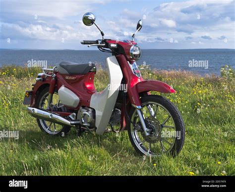 Dh Motorbike Uk Honda Super Cub C Red Supercub Commuter Motor Bike