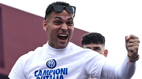 Scudetto Inter Lautaro Celebra Cos La Curva Nord Foto Inter News