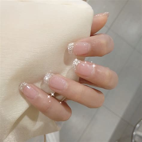 Các mẫu nail cô dâu đơn giản móng tay cô dâu đẹp cho ngày cưới chụp