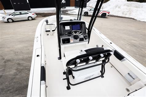 Robalo R230