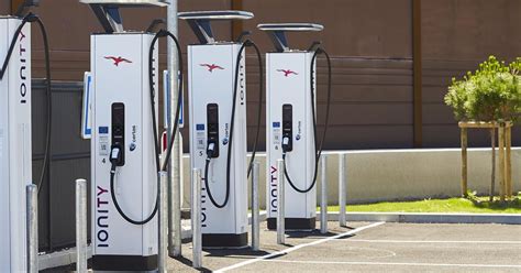 Véhicules électriques une station de recharge HAUTE PUISSANCE