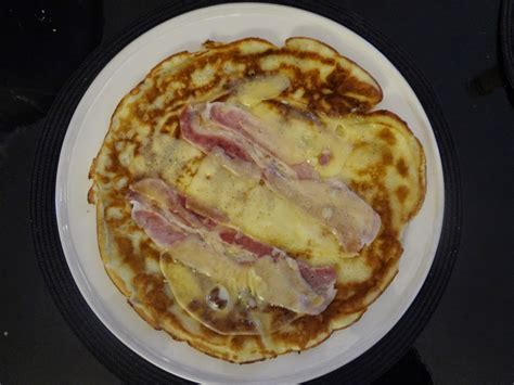 De Keuken Van De Liefde: Pannenkoeken met rauwe melk, kaas, spek en ...