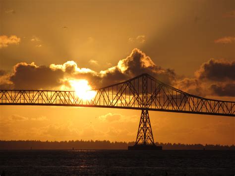 Sunset over the Astoria bridge Oregon | Astoria bridge, Golden gate ...