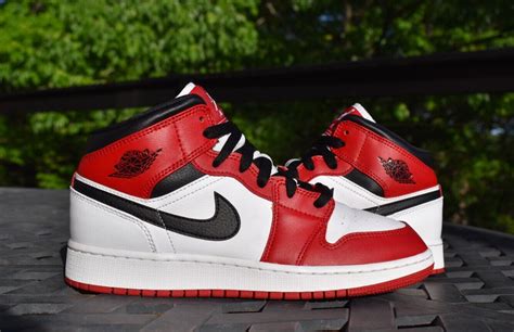 Nike Air Jordan Mid Gs Chicago Gem