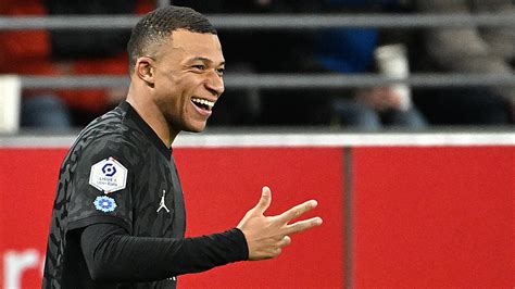 PSG Ce que je voulais c était jouer au foot Mbappé revient sur son