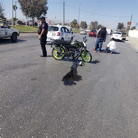 Motocicleta se impacta contra camioneta en Gómez Palacio El Siglo de