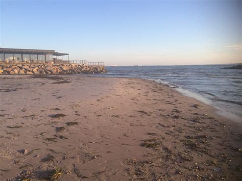 En promenad längs havet Hälsosam och hållbar livsstil