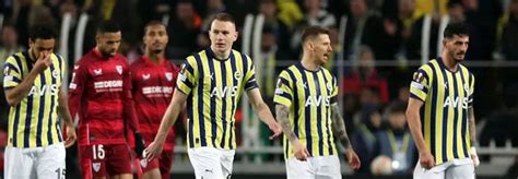 Fenerbahçe den sahaya yabancı madde atan 7 taraftara yasak