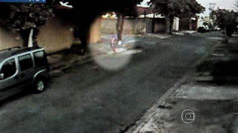 Polícia Procura Homem Que Matou A Tiros Uma Criança De Dois Anos Em