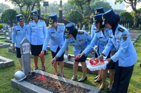 Ziarah Rombongan Songsong HUT Ke 60 Wanita TNI Angkatan Udara