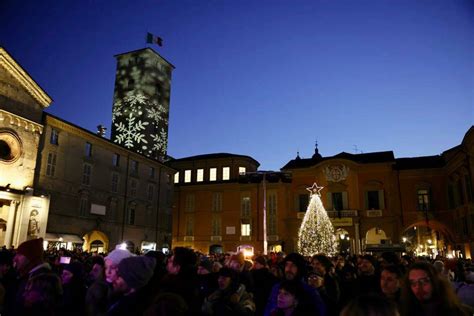 Reggio Emilia In Festa Per L Accensione Dell Albero Di Natale Reggiosera