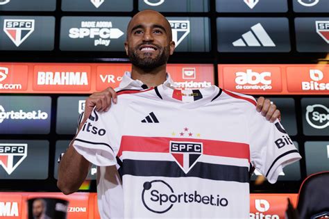 Lucas Moura se presenta en el São Paulo y avisa de que en enero volverá