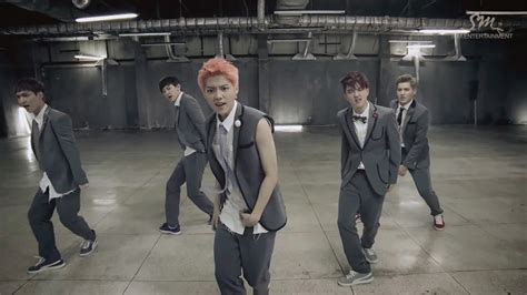 EXO Growl MV και who is who I say myeolchi k pop in greek