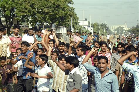 Bangladesh Garment Workers Clash With Police