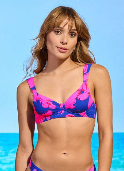 9 Hot Sexy Bailey Shaye Bikini Pics