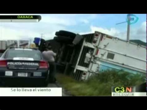 Vuelca Tr Iler En La Ventosa Oaxaca Por Fuertes R Fagas De Viento