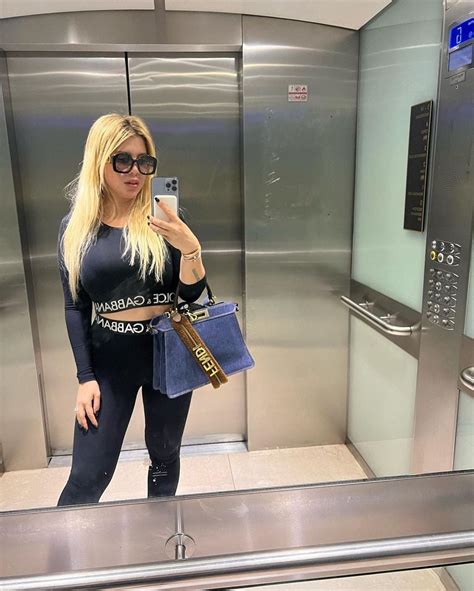 Wanda Nara encandiló a sus fans posando con un exclusivo conjunto total