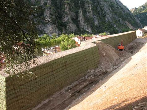 merlon de protection en remblais renforces lutte contre lerosion