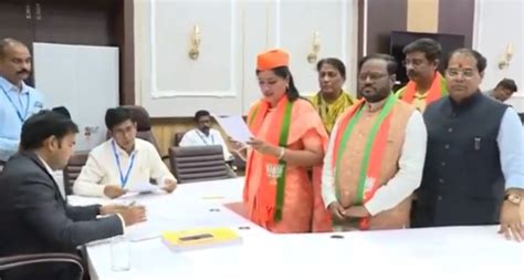 Lok Sabha Elections 2024 Bjp Candidate Navneet Rana Files Nomination