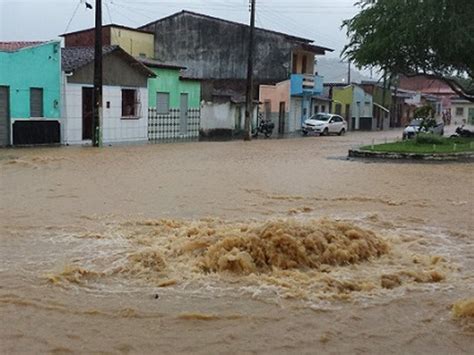 G Temporal Derruba Ponte Inunda Ruas E Deixa Fam Lias Desabrigadas