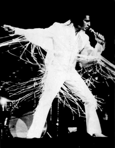 Elvis On Stage In The Long Fringe Suit In 1970 Elvis In Concert Elvis Elvis Presley Photos