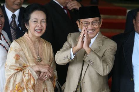 Belajar Dari Kisah Habibie Ainun Berikut Cara Temukan Cinta Sejati