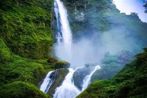 Menikmati Keindahan Air Terjun Curug Citambur Di Cianjur Air Jernih