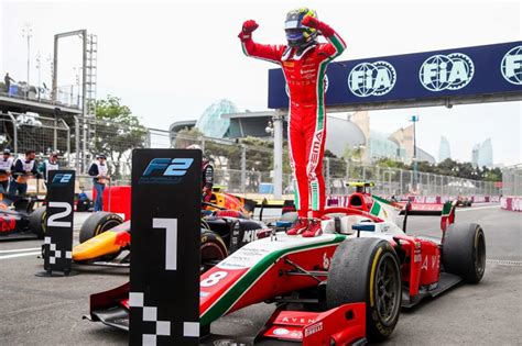 フェラーリf1育成のオリハー・ベアマンがf2バクーの2レースで完全勝利2戦ノーポントの岩佐歩夢はランキング首位陥落 【 F1 Gate Com