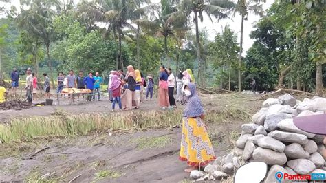 Banjir Bandang Di Bumiayu Terjang Pemakaman Ada Jenazah Ikut Terseret