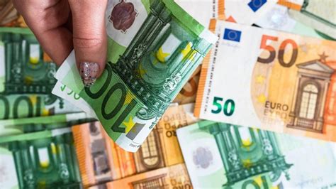 Curs Valutar Bnr Noiembrie Leul Scade Fa De Euro I Cre Te