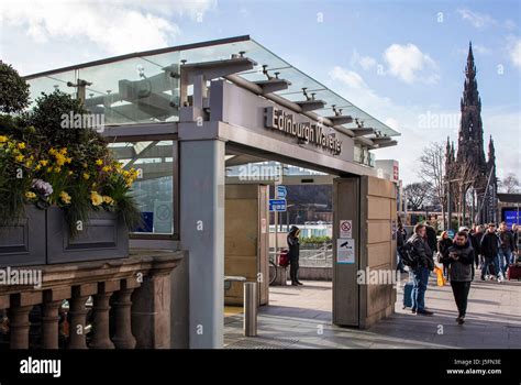 Edinburgh Waverley Station entrance Stock Photo - Alamy