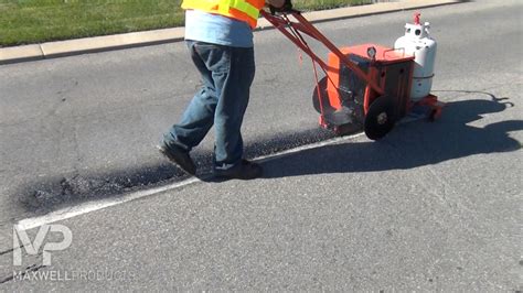 Maxwell Products - Fixing Asphalt Pavement Seams with GAP Mastic Crack ...