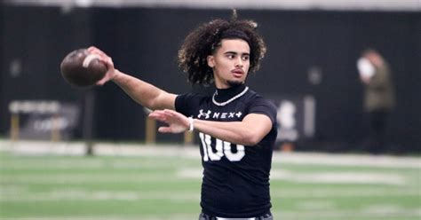 5 Star Qb Julian Lewis Sets Spring Visit To Georgia