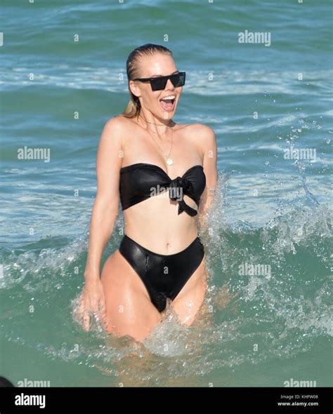 6 Hot Sexy Bianca Collins Bikini Pics