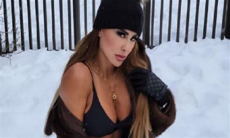 Derrite Ninel Conde Las Redes Con Fotos En Bikini En La Nieve