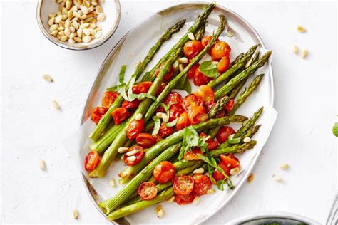 Gegrilde Groene Asperges Met Tomaat Recept Allerhande Albert Heijn