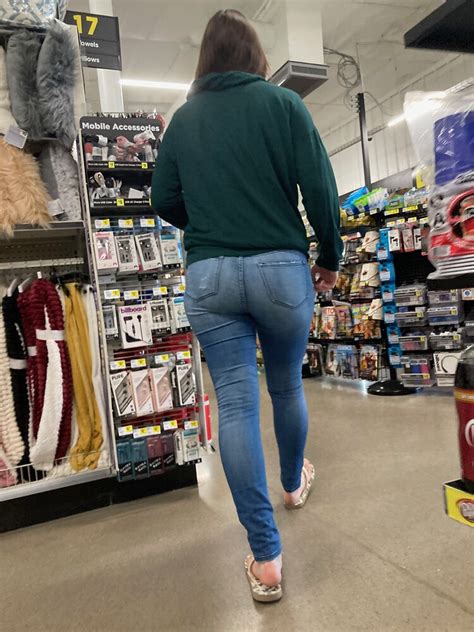 Super Thick Brunette Milf Tight Jeans Pawg Tight Jeans Forum