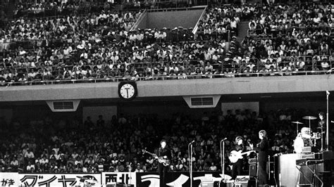 The Untold Truth Of The Beatles' Final Public Performance