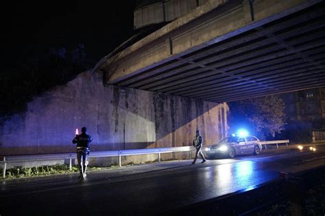 Pedaso Camion Si Ribalta E Prende Fuoco Grave L Autista Foto