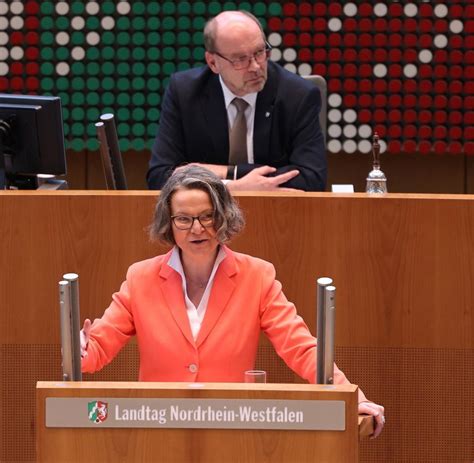 Spd Fraktion Verklagt Kommunalministerin Scharrenbach Welt