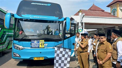 Bupati Imron Lepas 432 Jemaah Haji Kabupaten Cirebon Kabar Cirebon