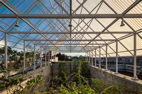 Productora Adds Rooftop Prim To Historical Building In Mexico City