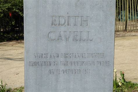 Edith Cavell Statue - Ukkel (Brussel) - TracesOfWar.com