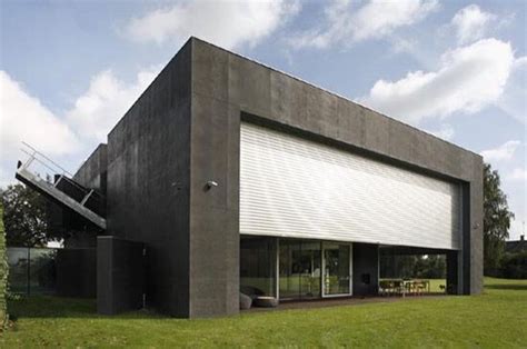 Zombie-proof Safe House Built by Architects in Warsaw