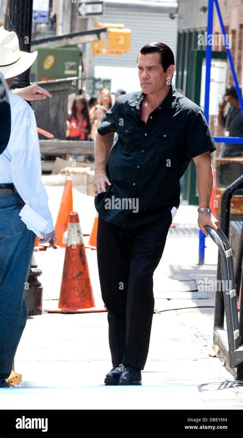 Josh Brolin filming 'Men In Black III' on location in SoHo New York ...