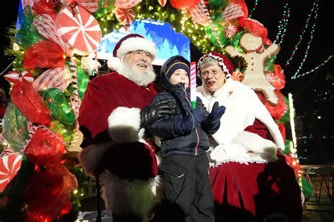 A Dazzling Downtown: Milwaukee celebrates 109th Christmas Tree with ...