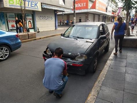 Chocan Auto Y Camioneta Con Carga En Pleno Centro De C Rdoba