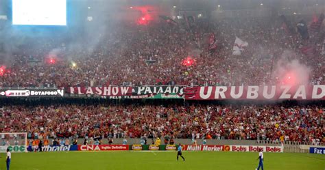 A torcida do Flamengo A paixão e o engajamento da Nação Rubro Negra