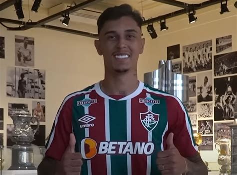 Reforço tricolor Vitor Mendes conta quais são suas principais