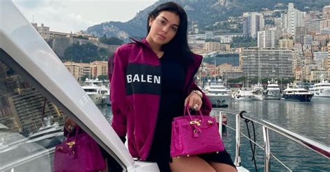 Georgina Rodríguez se roba los suspiros con una ardiente foto en bikini